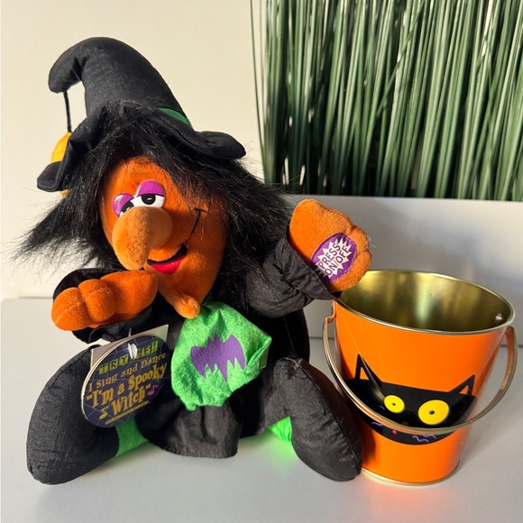 Dan Dee Animated Musical HALLOWEEN WITCH - Singing & Dances - Picture 1 of 5